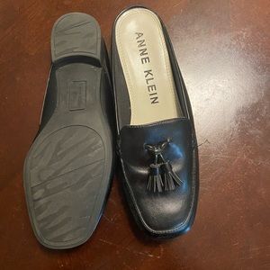 Anne Klein slide black color